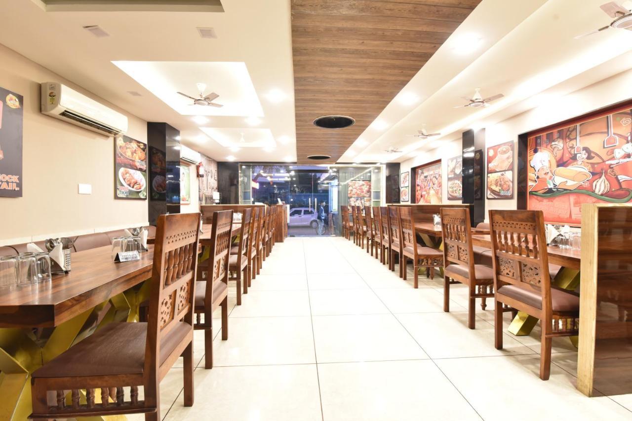 Hotel Dosa Plaza Udajpur Zewnętrze zdjęcie