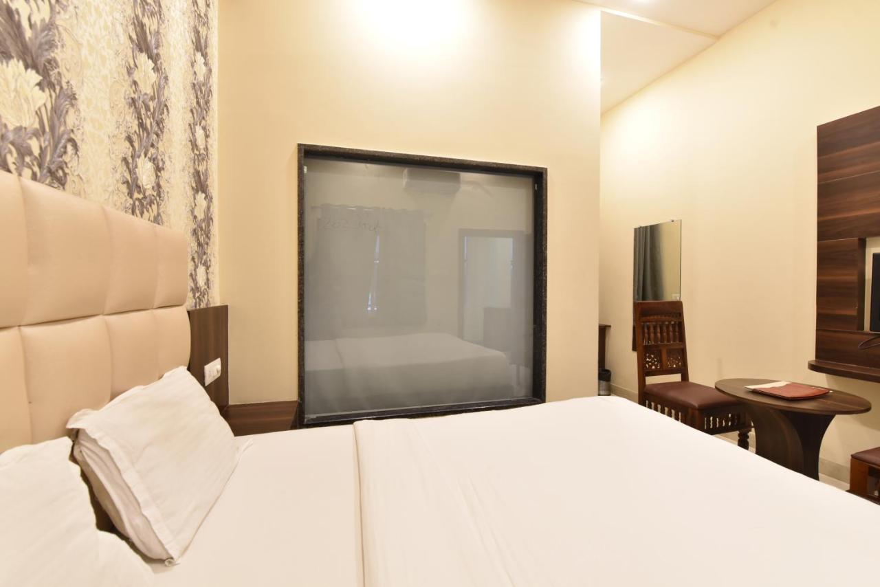 Hotel Dosa Plaza Udajpur Zewnętrze zdjęcie
